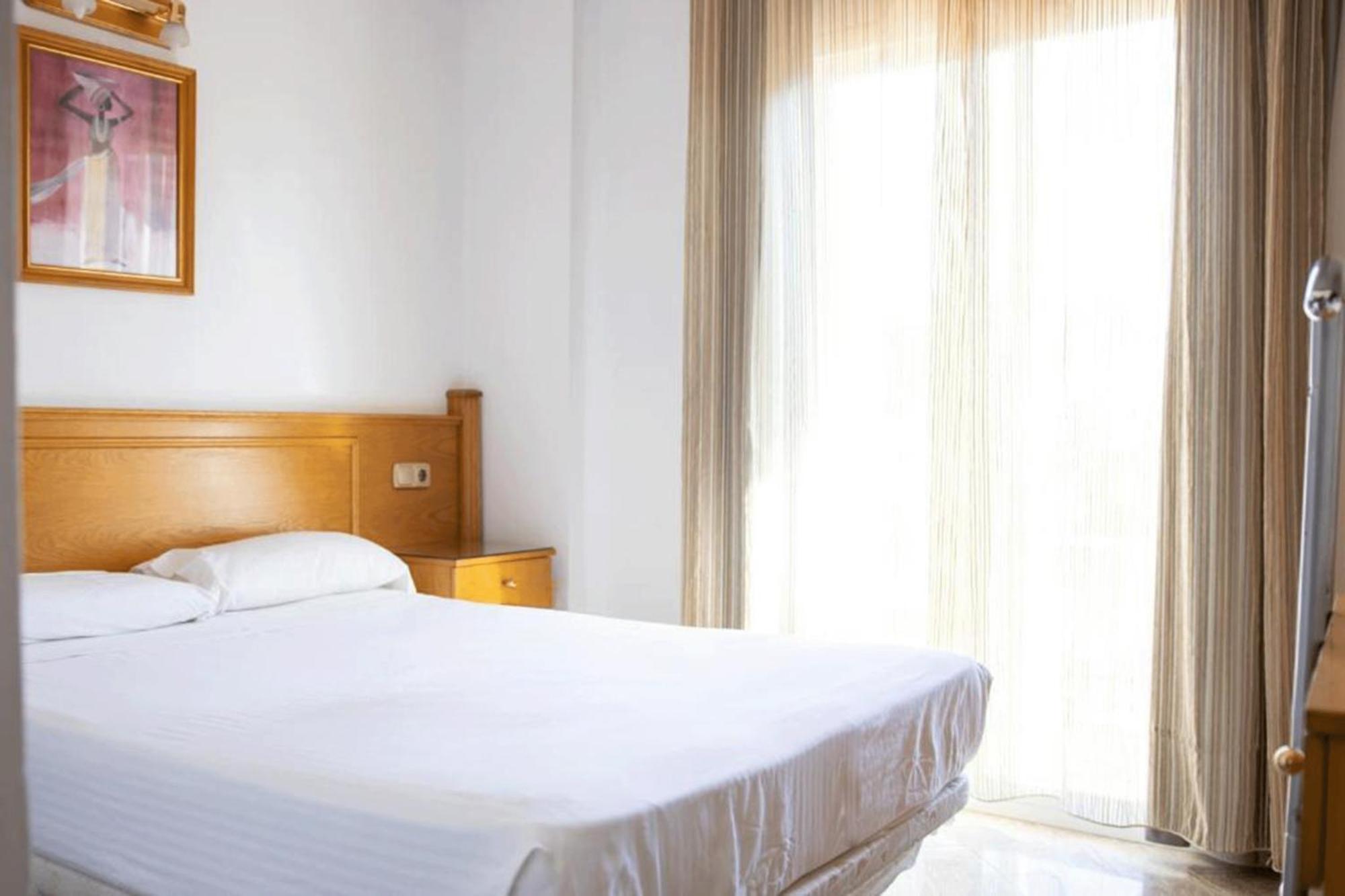 Agur Hotel 2*